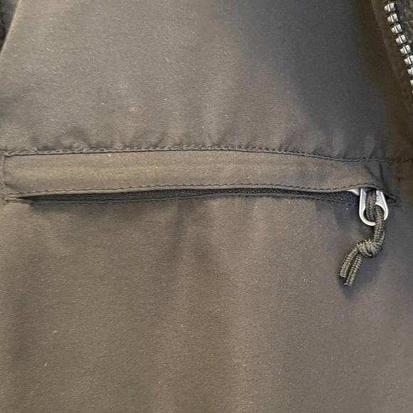 The North Face Men's Black Performance Jacket - Picture 4 of 7